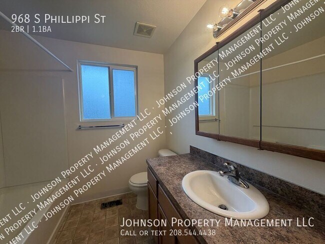 Building Photo - 968 S Phillippi St