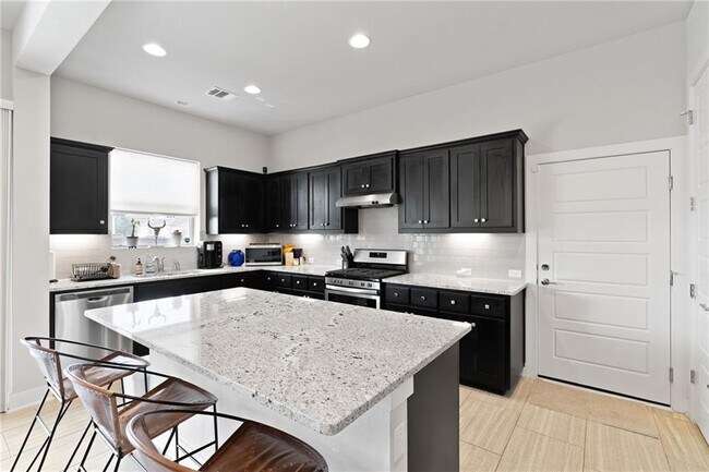 Building Photo - 1514 Arcilla St