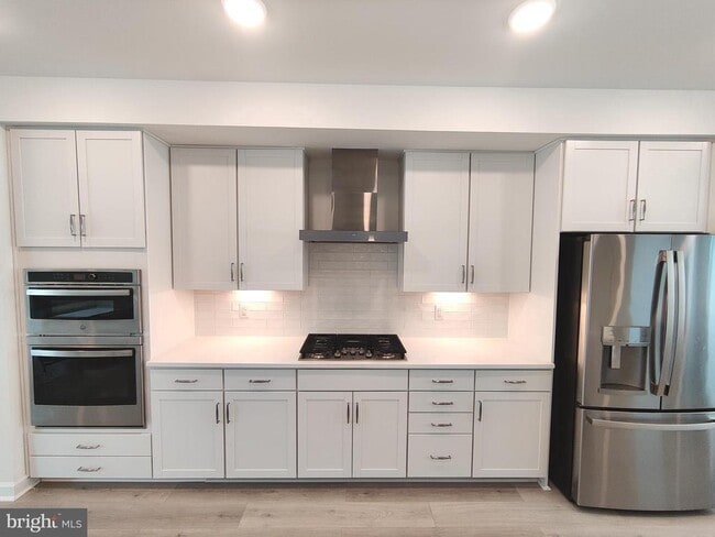 Building Photo - 5002 Longmire Wy