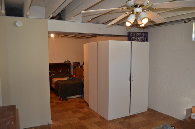 Building Photo - Nice 3-4 Br, 2 Bath Ranch style home, fenced in yard, garage, patio, full basement