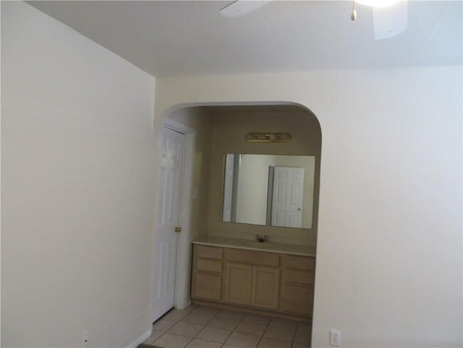 Building Photo - 2218 Katy Ln