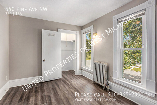 Building Photo - Available Now | 3 Bed 1 Bath Apartment in ...