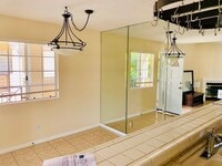 Building Photo - Beautiful Condo Located in the Heart Of Ca...