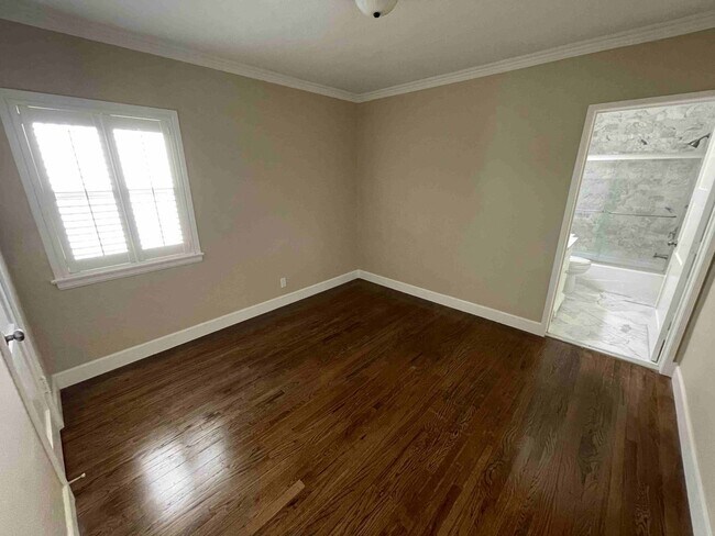 Building Photo - 4432 Bakman Ave