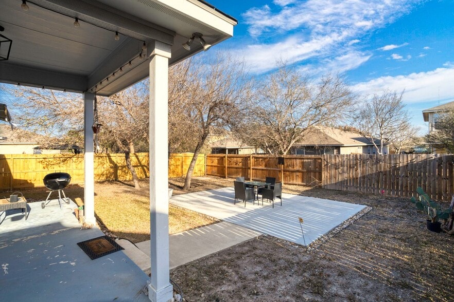 Building Photo - 11720 Basil Grass