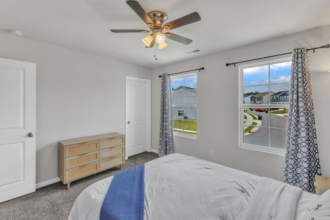 Building Photo - Spacious 3-Bedroom Home for Rent in Knight...