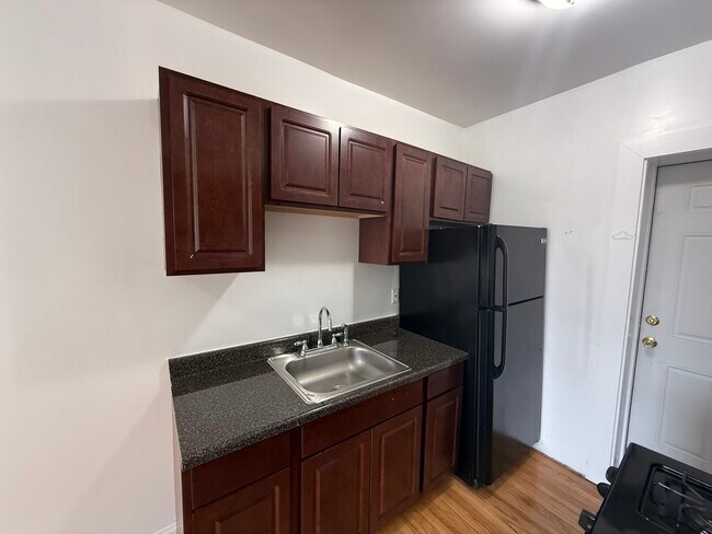Building Photo - 2111 Grove Ave