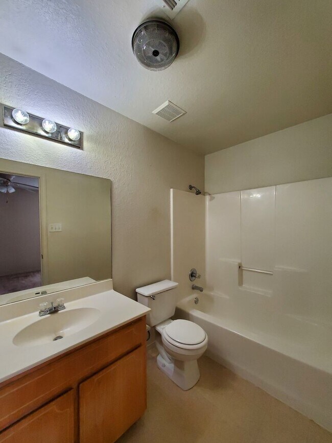 Building Photo - 3308 Hereford Ln