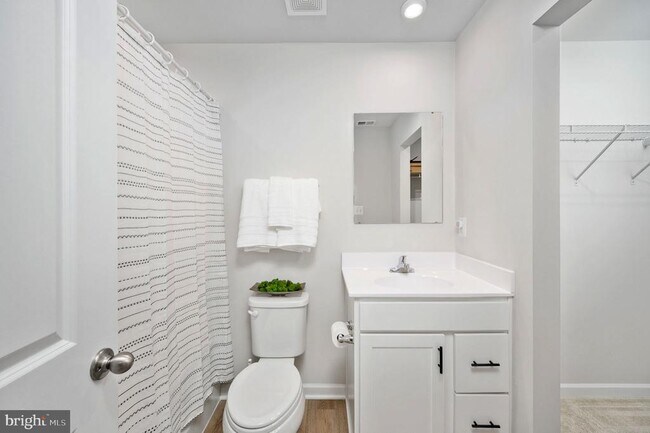 Building Photo - 7233 Statesman Blvd