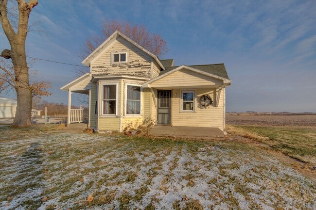 Building Photo - Country Home