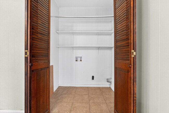 Building Photo - 1302 Redondo Dr