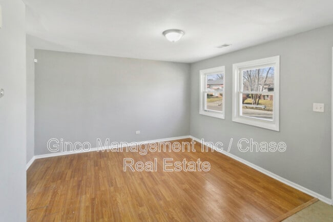 Building Photo - 594 Andover St