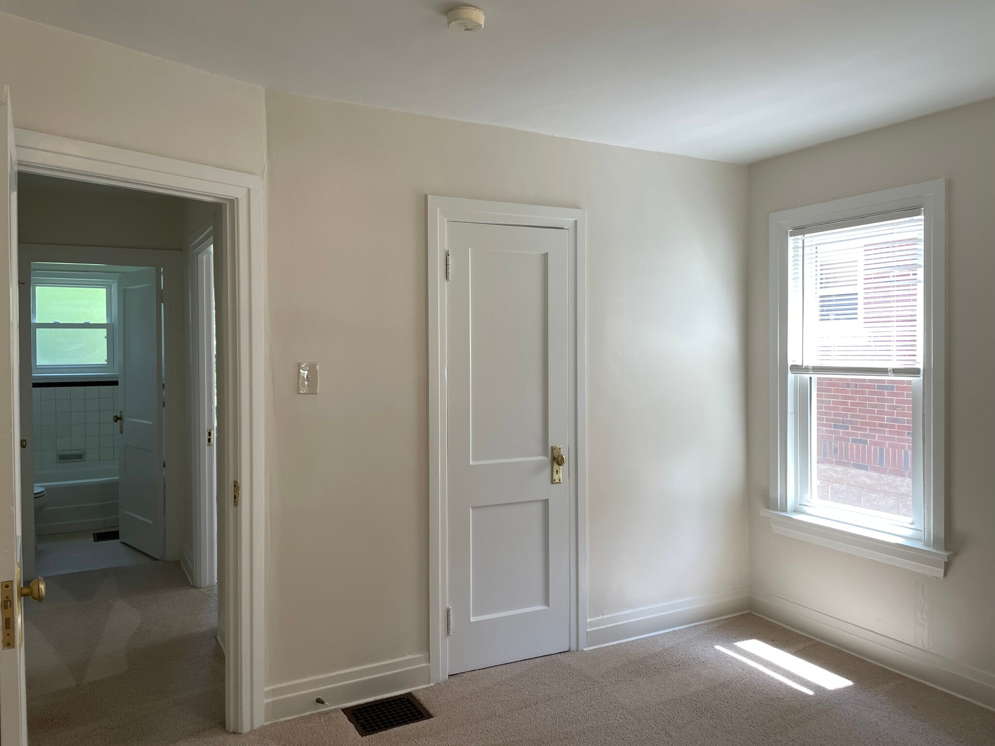Building Photo - 615 Shenley Dr