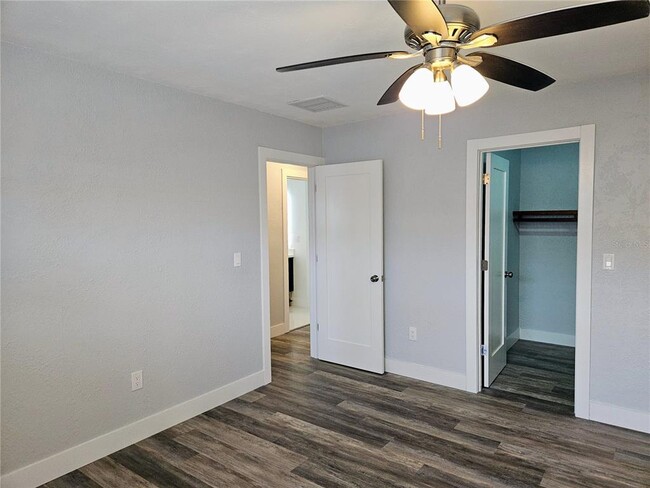 Building Photo - 10136 Paradise Blvd