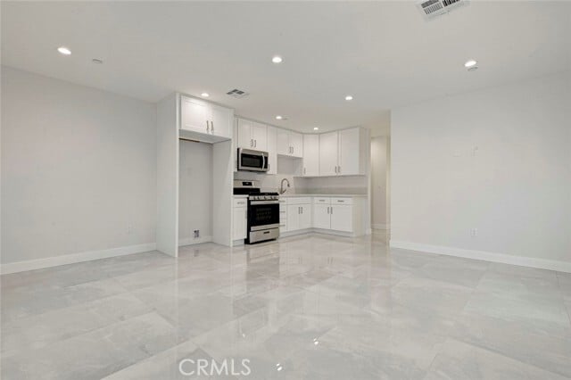 Building Photo - 13325 Strathern St