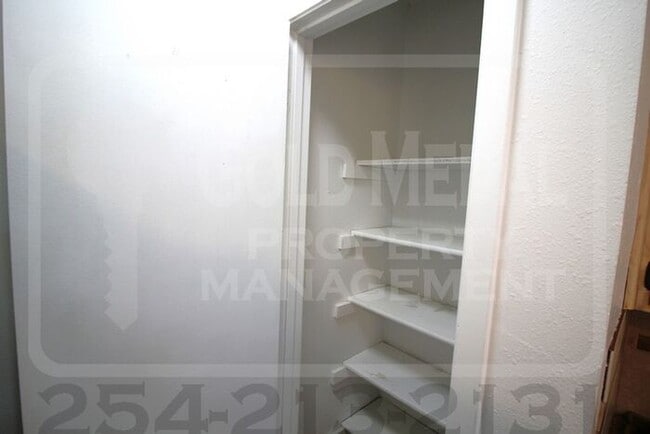 Building Photo - 2302 Hunt Dr