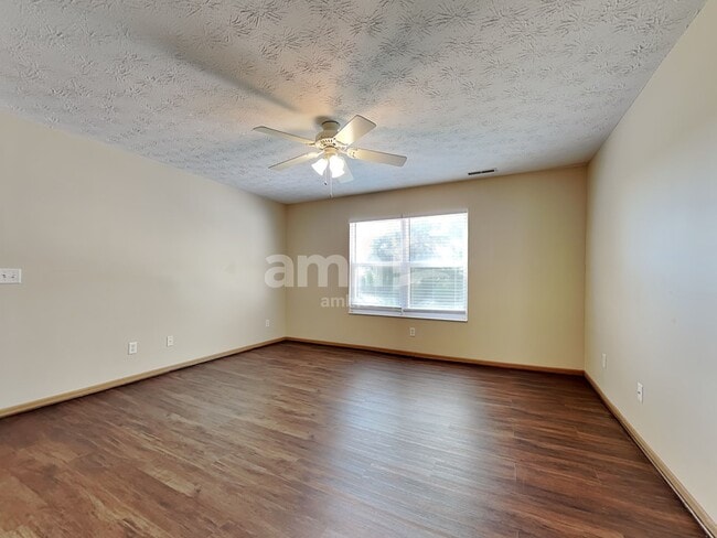 Building Photo - 1302 Shannon Ln