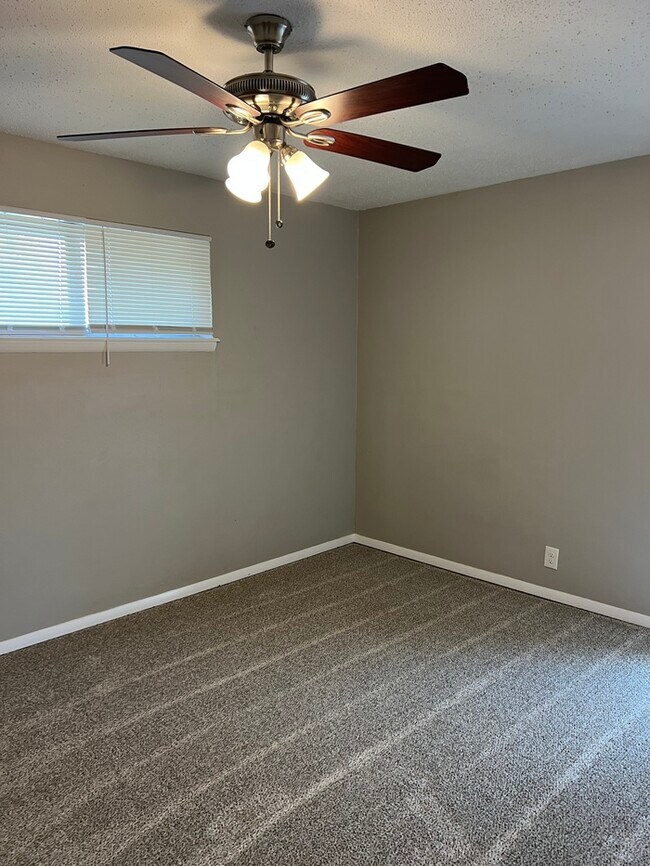 Building Photo - 2529 NW 116th St