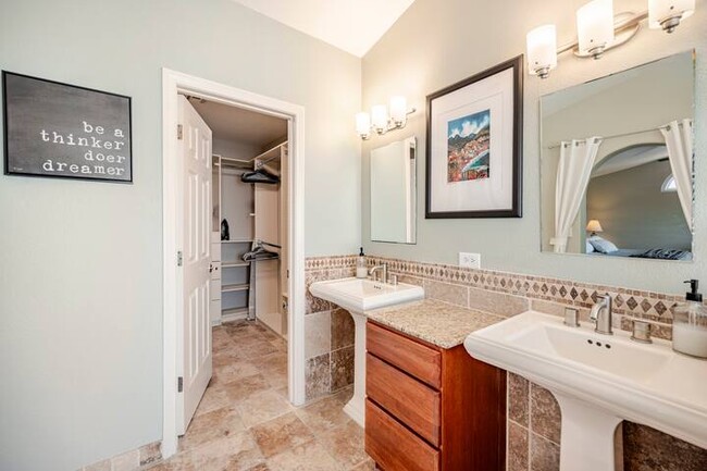 Building Photo - 8169 Sedona Sunrise Dr