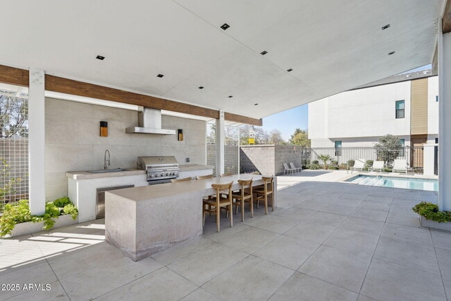 Building Photo - 225 N Pleasant Dr