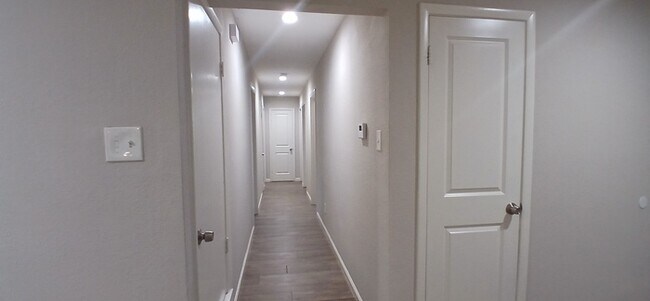 Building Photo - Beautiful 7 beds 3 baths in Ryanwood!
