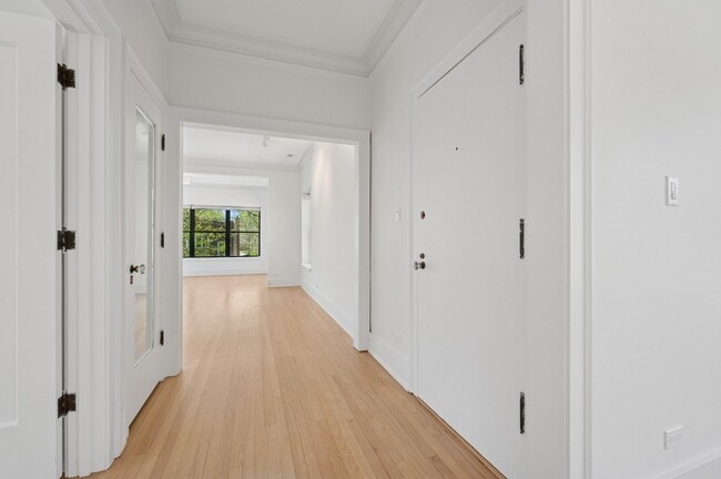 Building Photo - 2755 Eastwood Ave