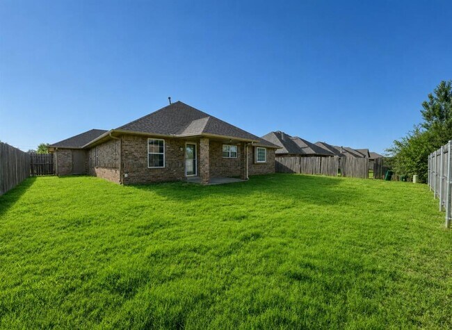 Building Photo - 1701 Dorothy Dr