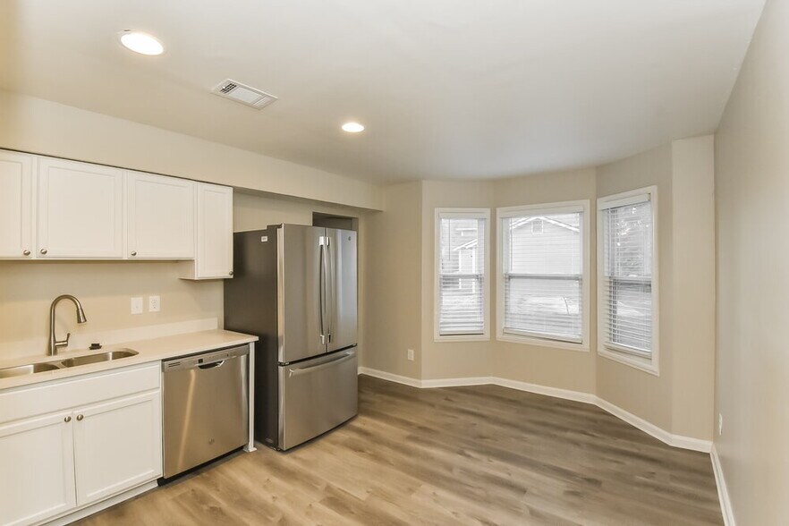 Building Photo - 5380 Forest Downs Cir