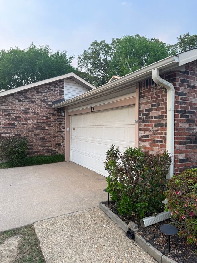 Building Photo - 10 Hampshire Cir