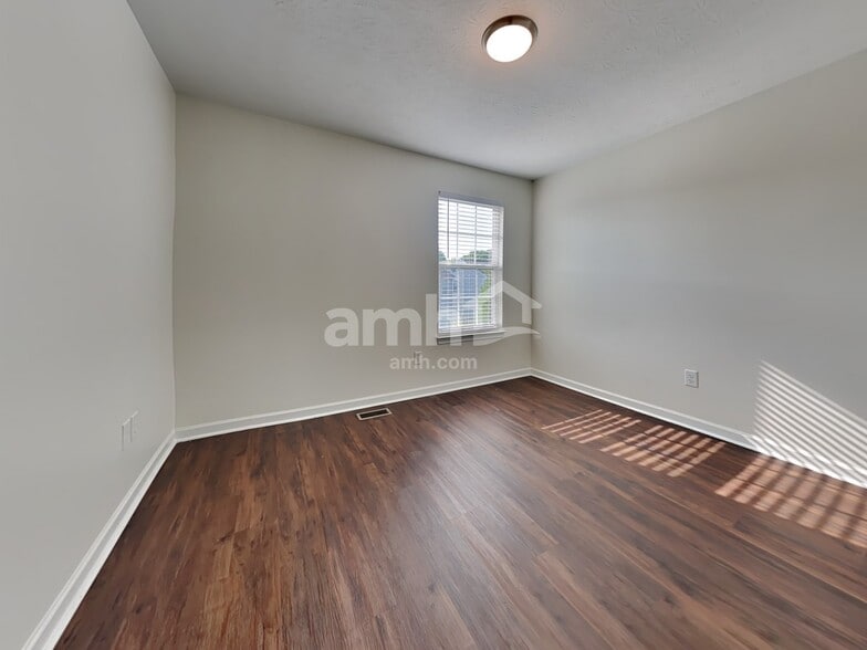 Building Photo - 5576 Shetland Ct