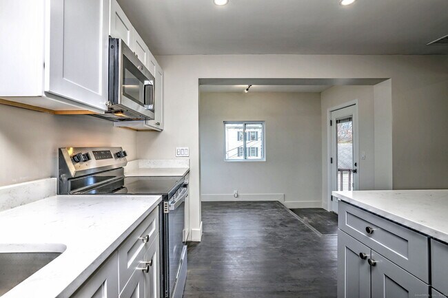 Building Photo - 800 Quinnipiac Ave