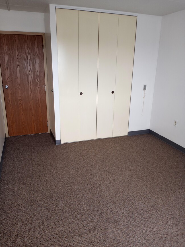 Capitol Plaza Apartments 1210 E Washington St Springfield IL 62703 Apartment Finder