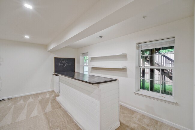 Building Photo - 3461 Eagle Ridge Dr