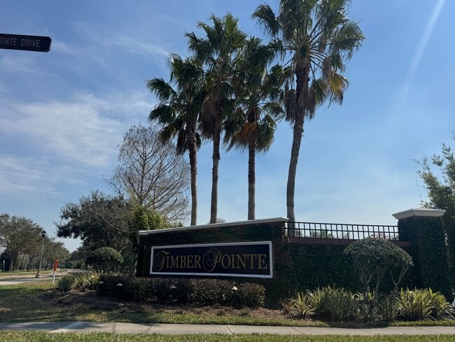 Building Photo - 5 Bedroom Townhome in Avalon Park! TESLA CHARGER INCLUDED!