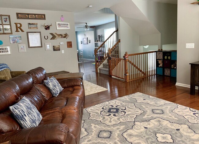 Building Photo - COLONIAL FORGE TOWNHOUSE - STAFFORD (END U...