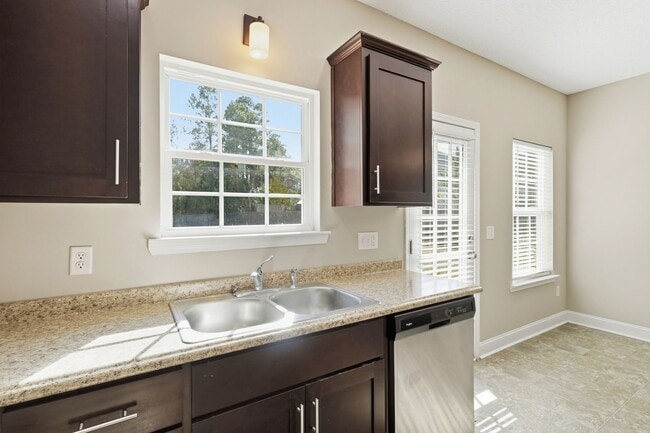 Building Photo - 4 Bedroom Griffin Park Home on Quiet Cul-de-Sac