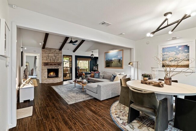 Building Photo - 6903 Whispering Oaks Dr