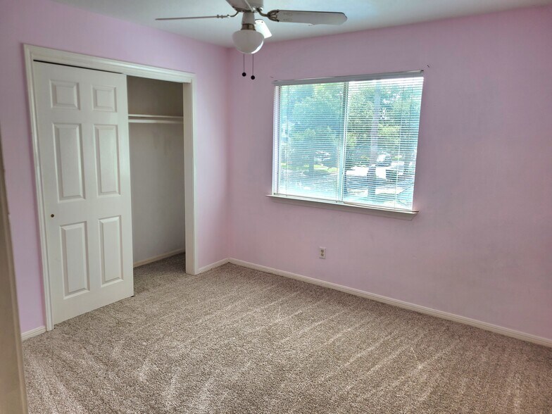 3rd bedroom - 12607 Alderwood Dr