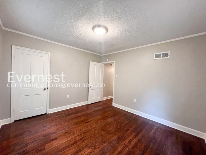 Building Photo - 905 Parkhaven Ln