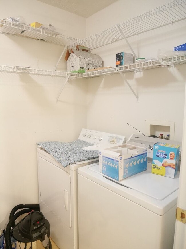 Building Photo - Spacious 2 Bedroom Condominium in Owings M...