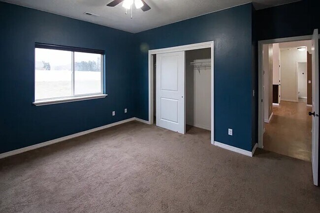 Building Photo - Charming 3-Bedroom Single-Level Home on Sp...