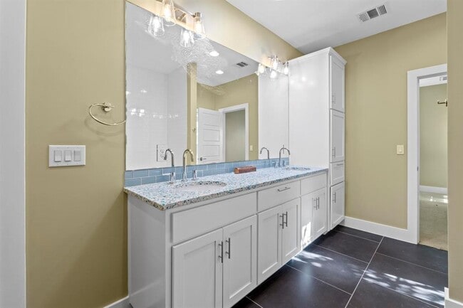 Building Photo - 2609 Oak Haven Dr