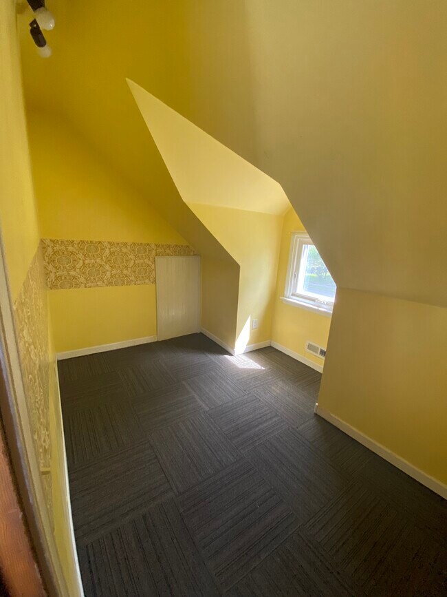 Bonus room with new carpet! - 3915 Aldrich Ave N