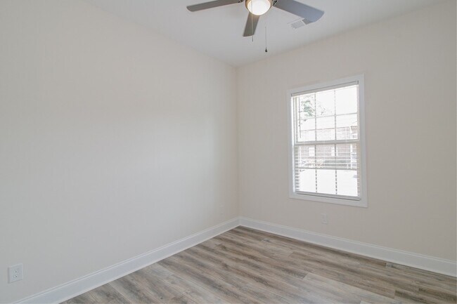 Building Photo - 550 Peachers Mill Rd