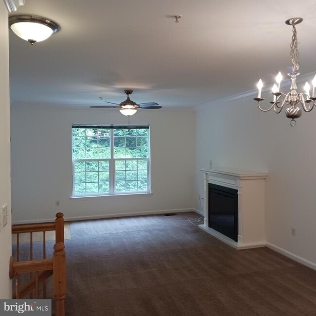 Building Photo - 2125 Hideaway Ct