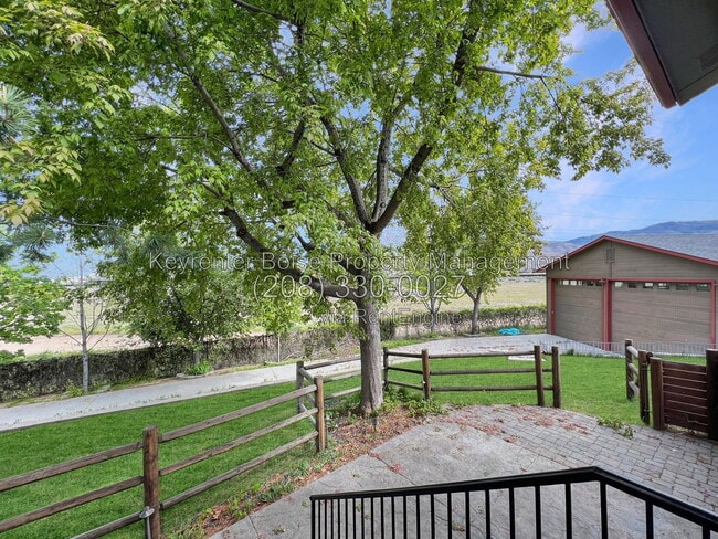 Building Photo - 5000 S Deselm Way