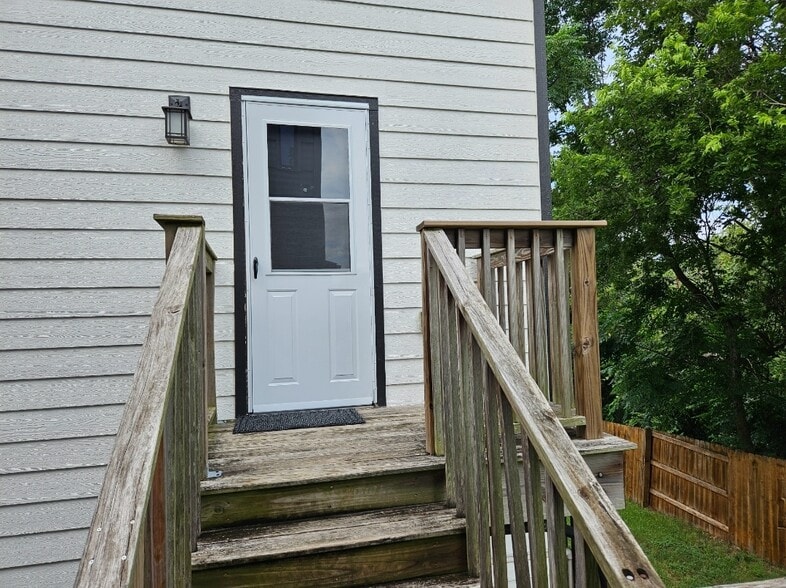 Building Photo - 7406 Geneva Dr