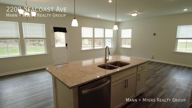 Building Photo - 2200 Seacoast Ave