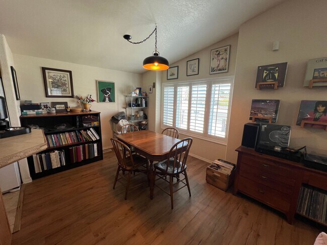 Building Photo - NICE HOME IN THE FOOTHILLS!