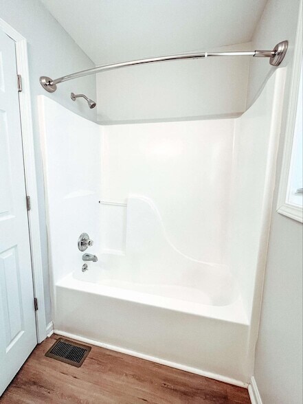 Building Photo - 124 Ballygar St